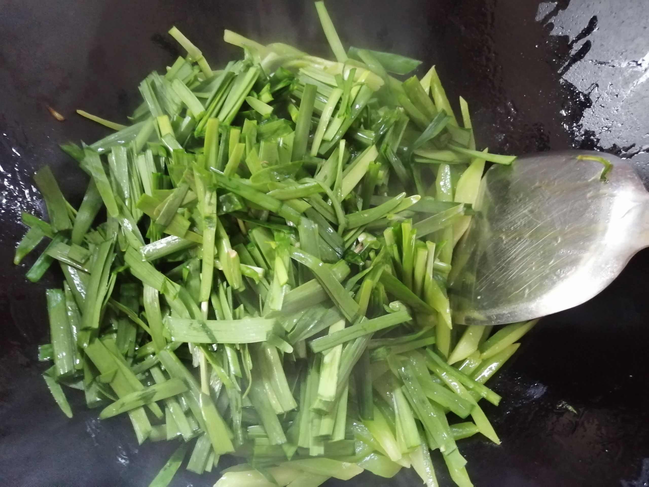 Stir-fried Chives with Lettuce Recipe - Simple Chinese Food