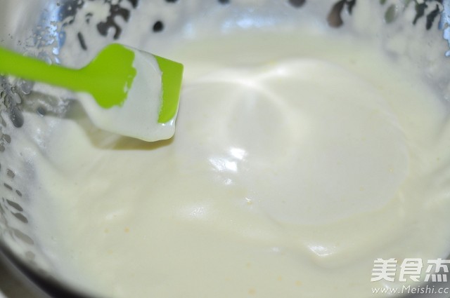 Sponge Cake Muffins with Sour Cream recipe