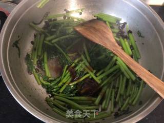 Garlic Lobster Sauce with Chrysanthemum recipe