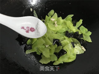 Black Fungus Lettuce Meat Slices recipe