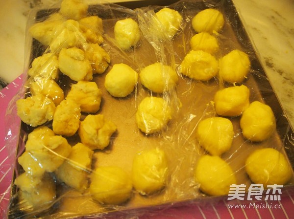 Delicious Custard Mooncakes recipe