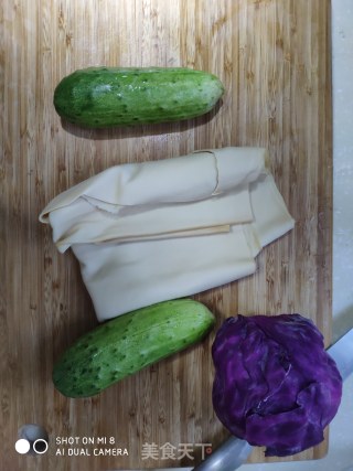 Purple Cabbage Mixed with Cucumber Tofu Skin recipe