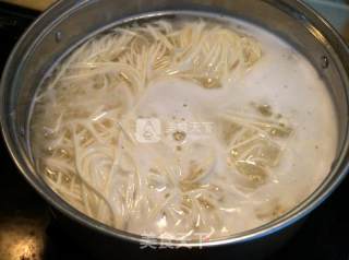 Cold Noodles with Mushroom Sauce recipe