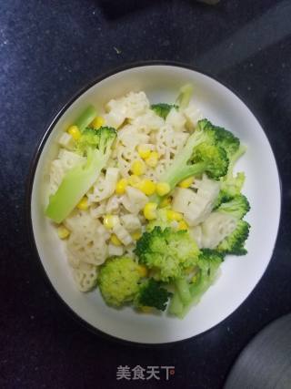 Stir-fried Cartoon Pasta with Broccoli recipe