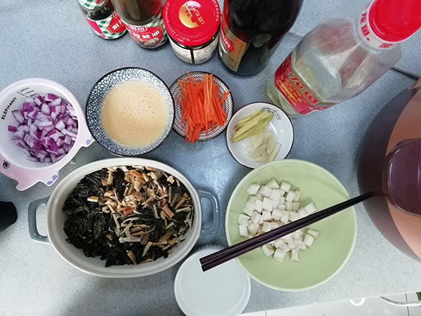 Quickly Prepare The Food-dried Vegetables and Eggplant Pot recipe