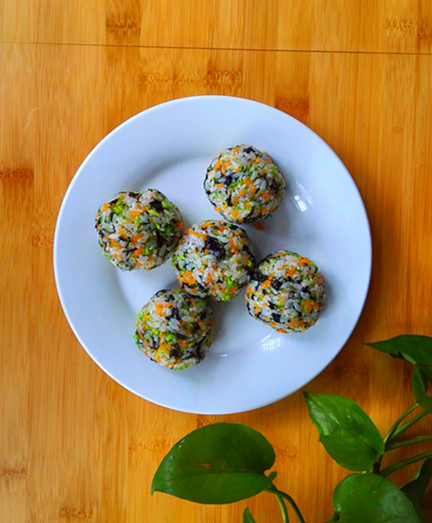 Seaweed Vegetable Rice Ball recipe