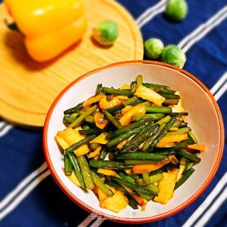 Stir-fried Fish Tofu with Garlic Moss recipe