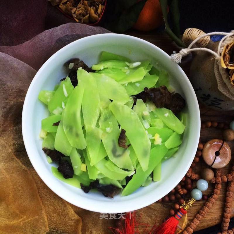 Fried Fungus with Bamboo Shoots recipe