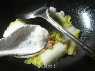 Stir-fried Baby Cabbage with Lard Residue recipe