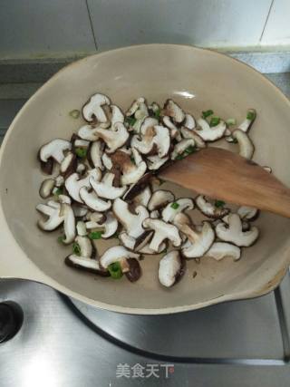 Stir-fried Mushrooms with Milk and White Rape recipe