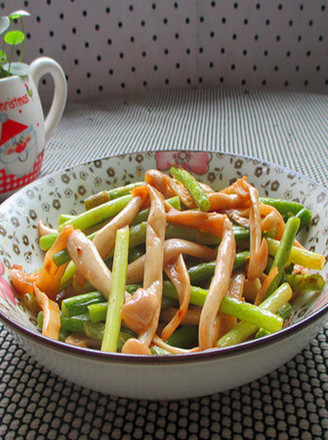 Stir-fried Seafood Mushroom with Garlic Moss recipe