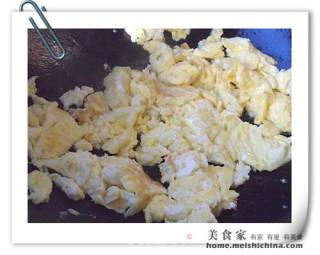 Scrambled Eggs with Tomato and Cucumber recipe