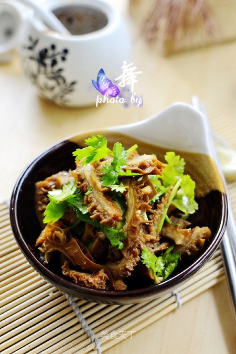 [sliced Belly with Red Oil and Coriander] A Delicious Taste that Can't be Put in One Bite recipe