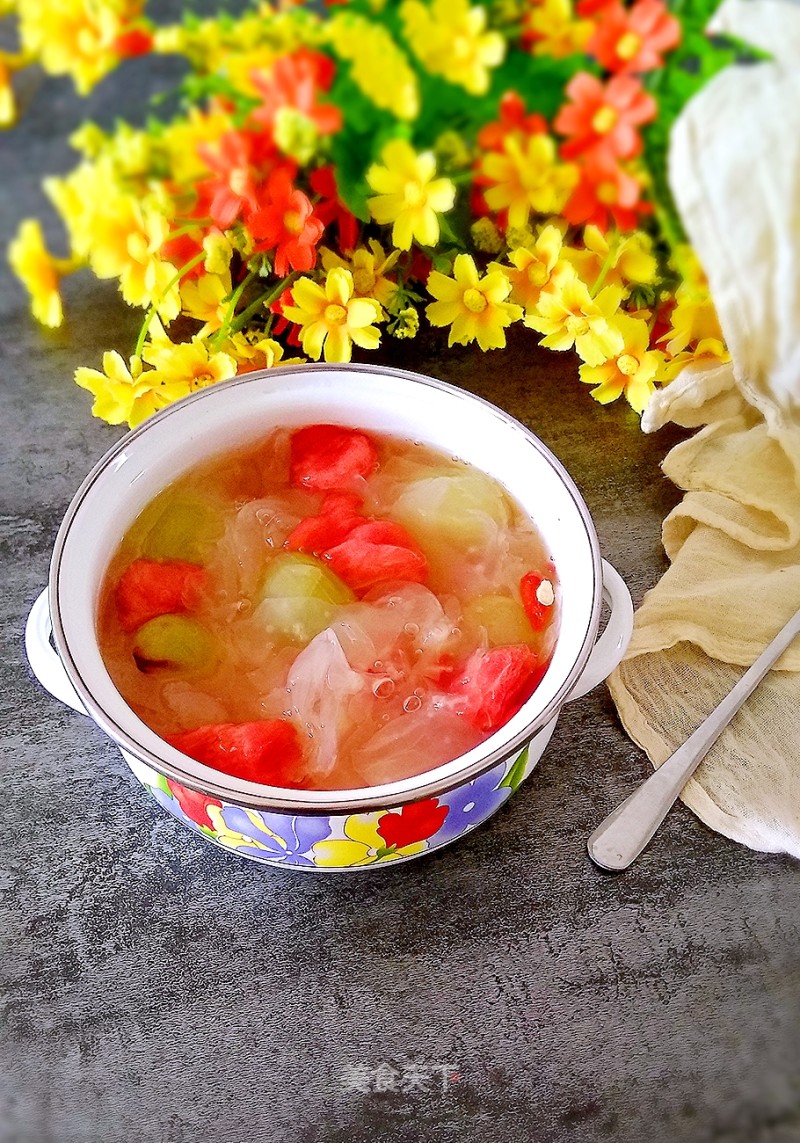 Fresh Tremella Fruit Soup recipe