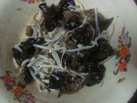 Fungus Mixed with Bean Sprouts recipe