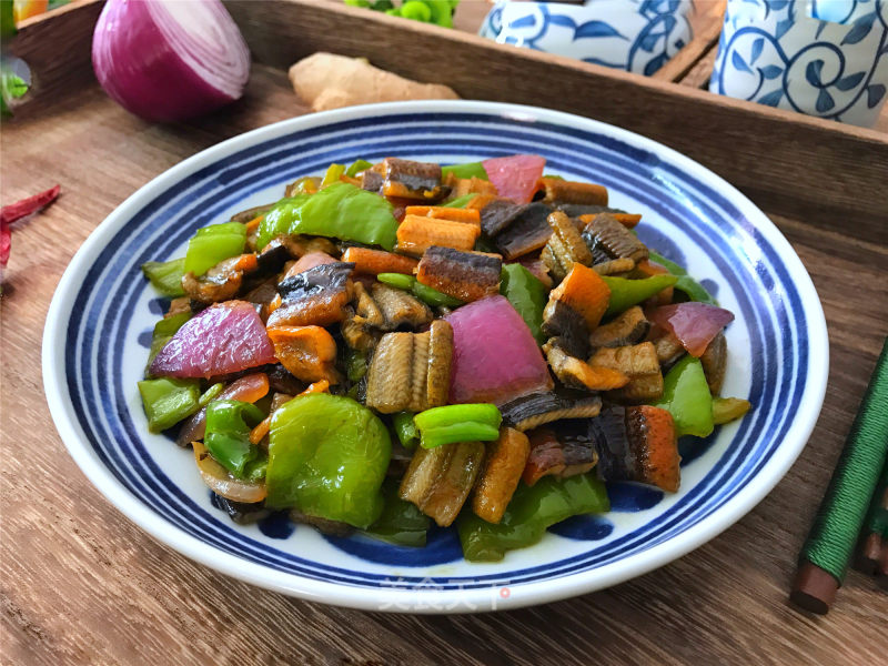 Stir-fried Eel Slices with Green Peppers recipe