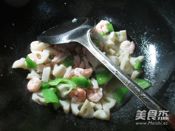 Stir-fried Lotus Root with Shrimp and Spicy Pepper recipe