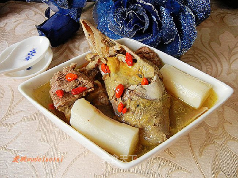 Flying Duck with Yam in Pot