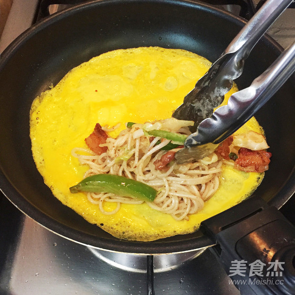 Chobe-fried Noodles with Sesame Egg Buns recipe