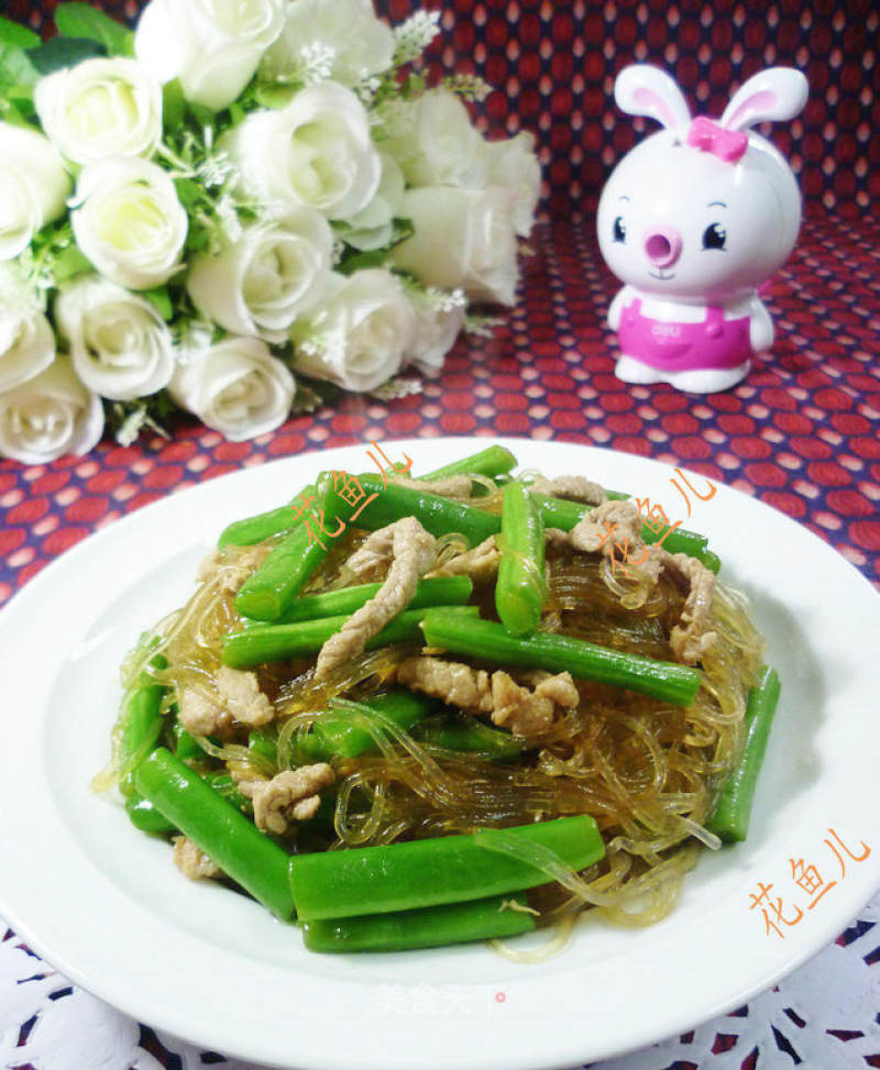 Stir-fried Vermicelli with Lean Pork and Plum Beans recipe