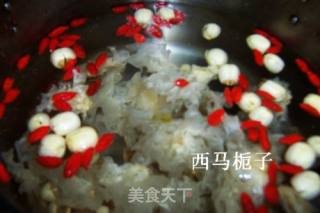 White Fungus and Lotus Seed Soup recipe