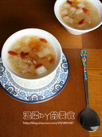 Red Pear and White Fungus Soup