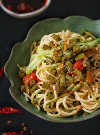 Lo Mein with Minced Pork and Beans recipe