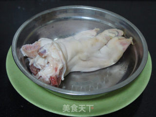 [soybean, Lotus Root and Trotters Soup] recipe