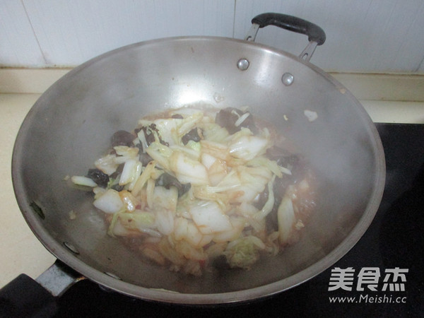 Hot and Sour Black Fungus Cabbage recipe