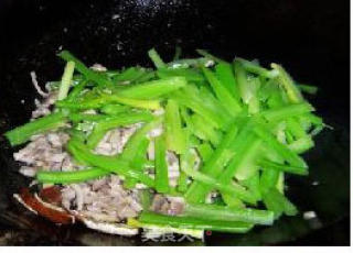 Smoked Dried Celery with Shredded Pork recipe