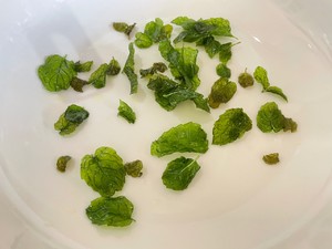 Summer Refreshing 【fried Beef with Mint】 recipe