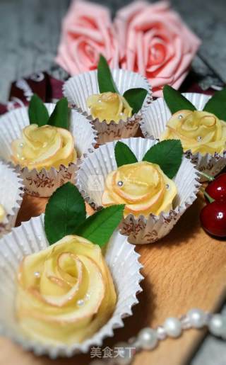 Roasted Apple Rosette Roll recipe