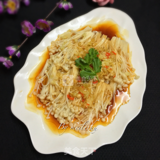 Steamed Enoki Mushrooms with Garlic recipe
