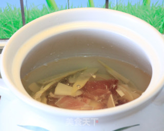 【thick Broth Makes The Taste Fresher】---chun Bamboo Shoots Ham Soup recipe