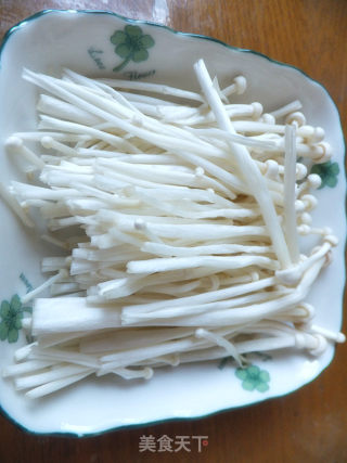 Radish Sprouts Mixed with Silver Needle Mushroom recipe