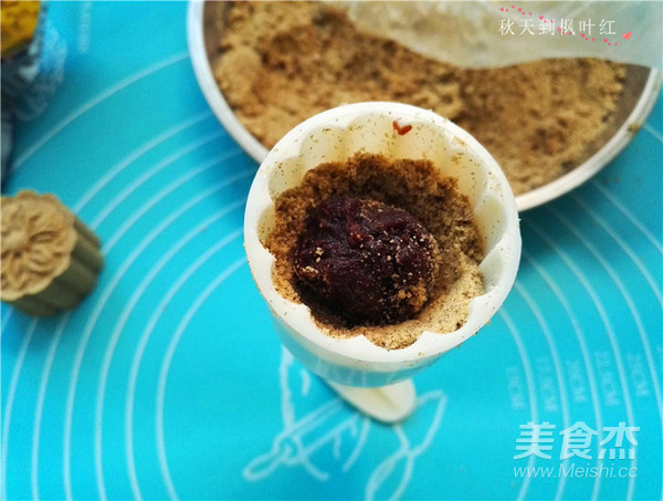 Childhood Memories-mung Bean Cake with Sesame Oil and Bean Paste recipe