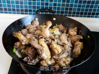 Stewed Chicken with Yellow Mushroom recipe