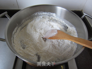 Do Not Use The Oven to Make Moon Cakes: Soviet-style Pretzel & Jujube Mud Moon Cakes recipe