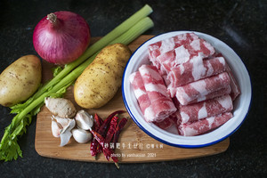 A Must-have for Those Who Want to Eat! Spicy Beef Potato Chips recipe