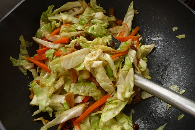 Stir-fried Cabbage with Dried Radish in Sauce recipe