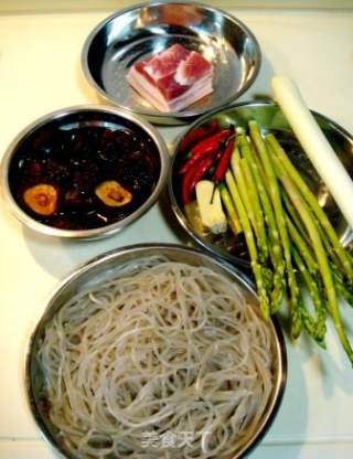 Braised Vermicelli with Asparagus and Mushrooms recipe