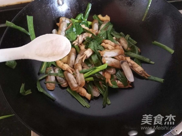 Fried Razor Clams with Garlic recipe