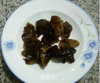 Stir-fried Lotus Root with Black Fungus and Celery recipe