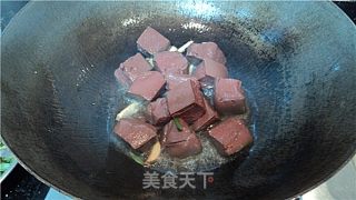 Stir-fried Pork Red with Leeks recipe