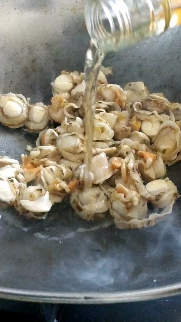 Stir-fried Scallops with Garlic Stalks recipe