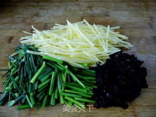 Potato Shreds Mixed with Leek and Moss recipe