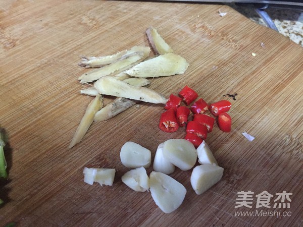 Fried Squid with Celery recipe