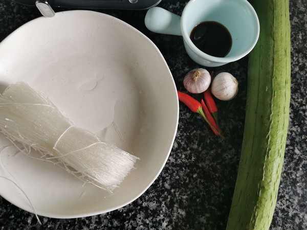 Steamed Loofah with Garlic Vermicelli recipe