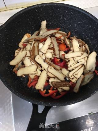 Stir-fried Chili with Cowhide Dried Seeds recipe