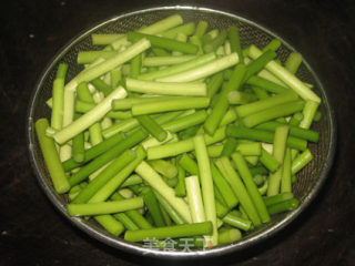 Stir-fried Pork with Garlic Sprouts recipe